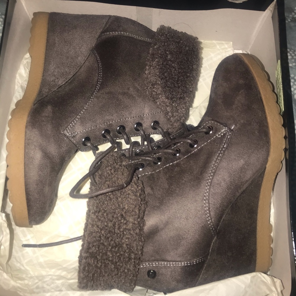 Dana Buchman Suede booties